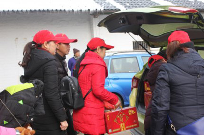 2015年冬送温暖余井行活动在岭头居委会