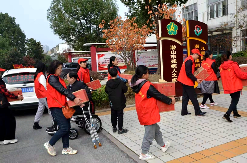 关爱残疾儿童 共享明媚阳光(图1) 关爱残疾儿童 共享明媚阳光(图1)