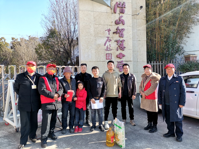 冬至送温暖,“暖冬行动”传递爱(图3) 冬至送温暖,“暖冬行动”传递爱(图3)